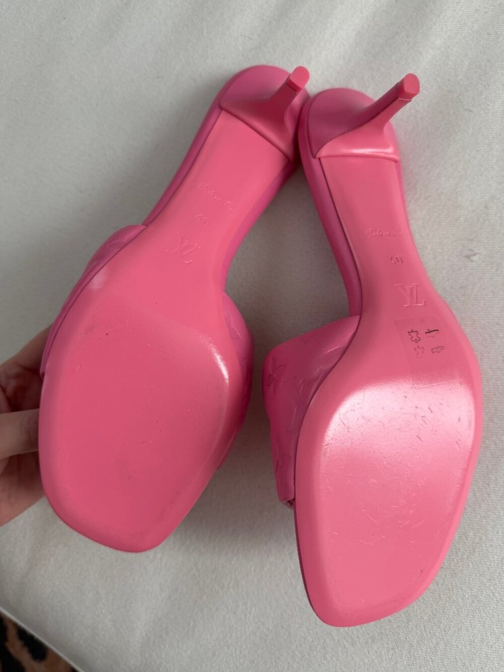 Louis Vuitton Revival Mules in Rose Pop / NEVER WORN! / Size 40 - Picture 2 of 4